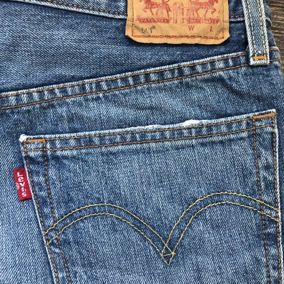 Levi’s 501 Cut Off Shorts in Roadside Blues - Picture 9 of 12